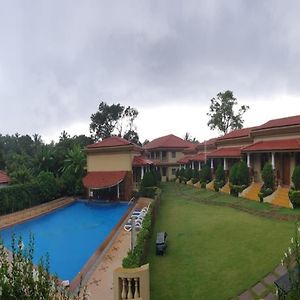 Cochichos Resort